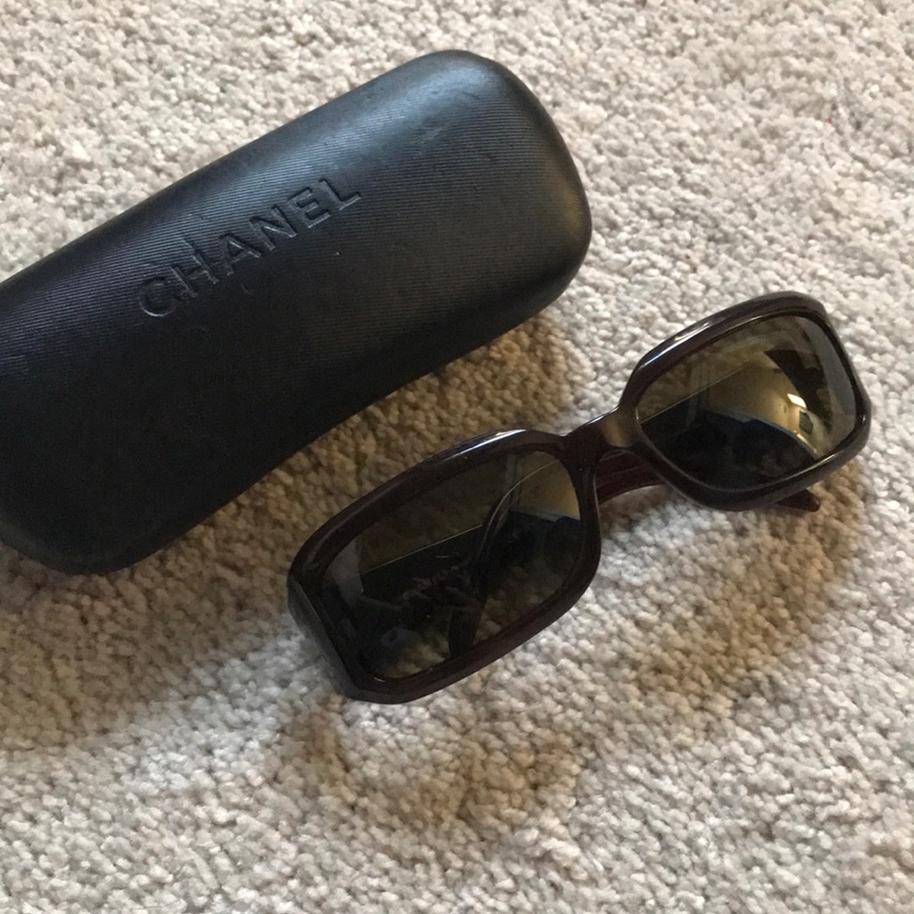 LIKE NEW Classic Chanel Sunglasses in Brown